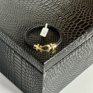 دسبند چرم امگا